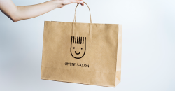 Conception personnalisée et processus d'impression: un outil de marketing de marque pour les sacs à main d'achat