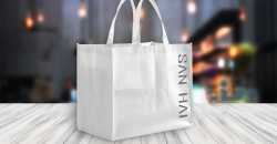 Quels facteurs faut-il prendre en compte lors de la personnalisation de sacs non tissés?