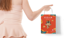 Quels sont les éléments de la conception de l'emballage des sacs à main dans les magasins de vêtements?